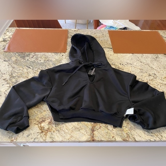 Shein Hooded Crop Top Black/White - Picture 5 of 5